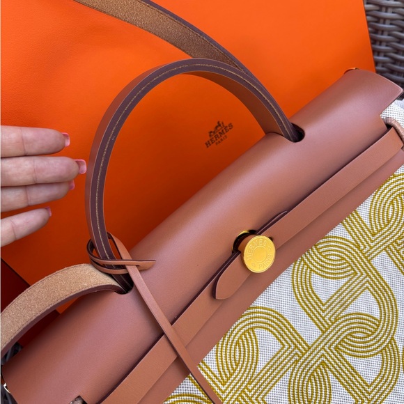 Authentic NEW RARE HERMES 2023 Toile H Plume Circuit 24 Herbag zip 31 with pouch - Picture 3 of 15